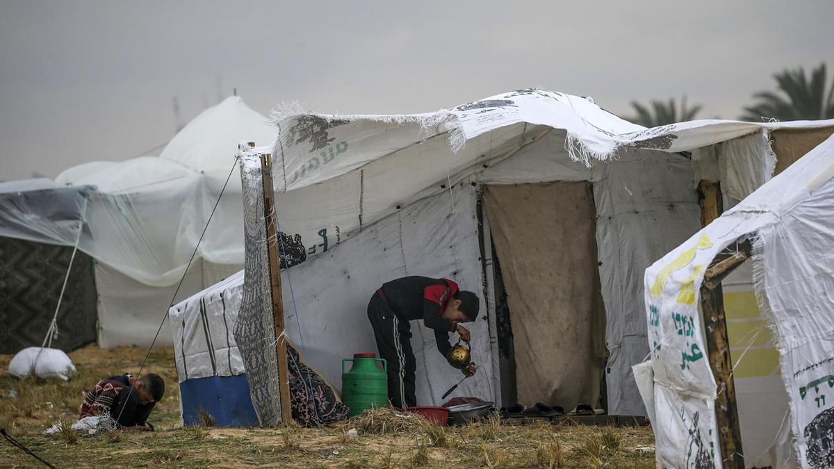 Displaced Palestinians from Rafah at their shelter in Deir Al Balah