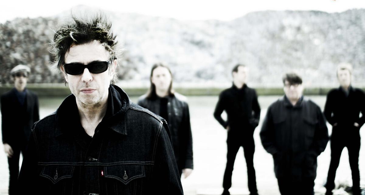 Ian McCulloch, al frente de Echo &amp; The Bunnymen