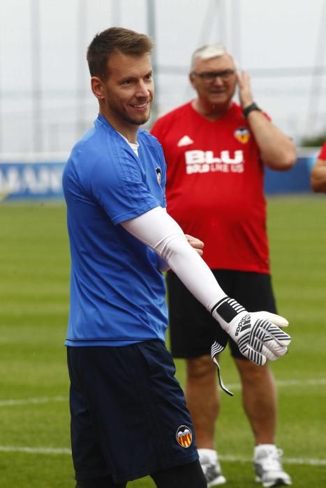 Intenso entrenamiento del Valencia en Évian-les-Bains