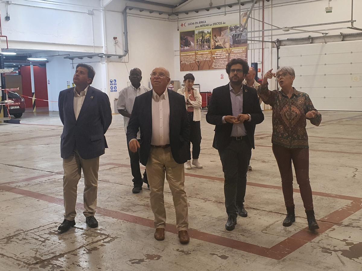 Imagen de la visita del director de la Agencia Española de Cooperación Internacional para el Desarrollo, Antón Leis, a las instalaciones del Programa Mundial de Alimentos en la capital grancanaria.