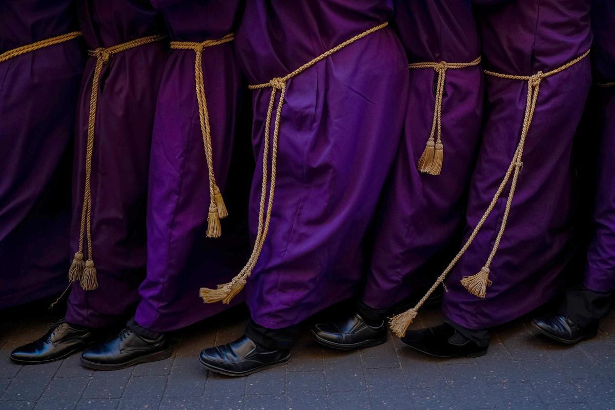 Procesión del Jesús Nazareno de Medinaceli, que ha partido de la basílica de Jesús de Medinaceli, celebrada este Viernes Santo en Madrid.