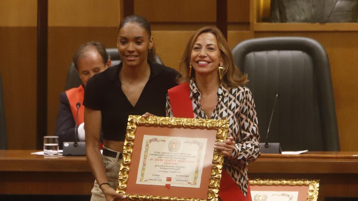 Salma Paralluelo fue nombrada Hija Predilecta de la ciudad