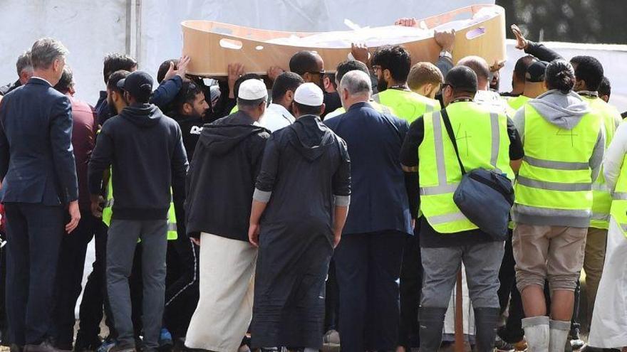 Comienzan los funerales de las víctimas del atentado en Nueva Zelanda