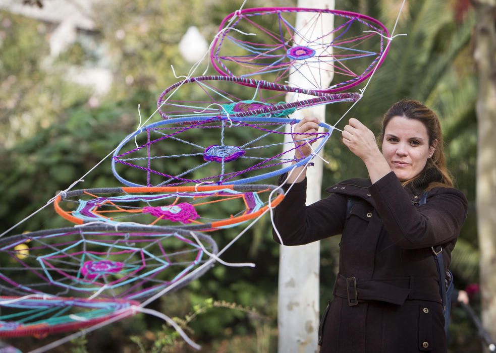 Castelló cubre el Passadís de les Arts con mandalas de lana