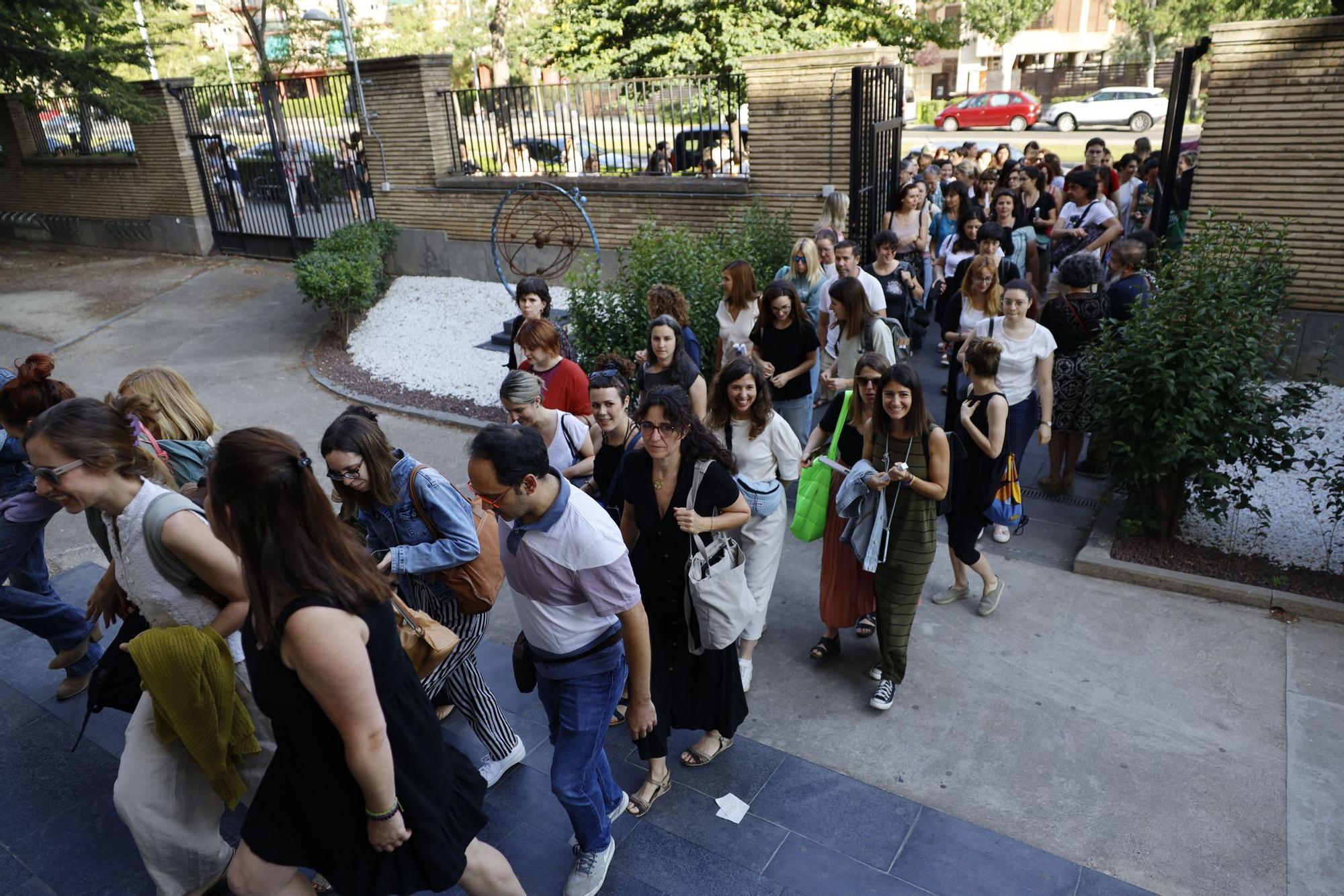 Miles de aspirantes se presentan a las oposiciones de educación