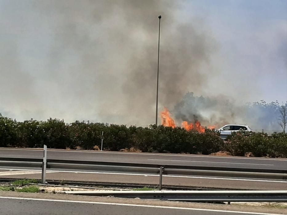 Un incendio en Aldaia es visible a varios kilómetros