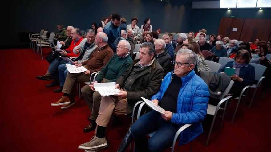 Público, ayer, en el Club Prensa Asturiana.