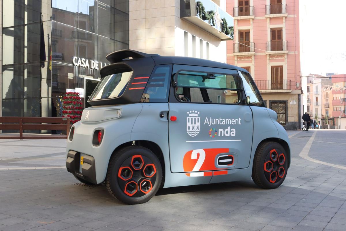 Imagen del pequeño coche eléctrico que adquirió el Ayuntamiento de Onda.