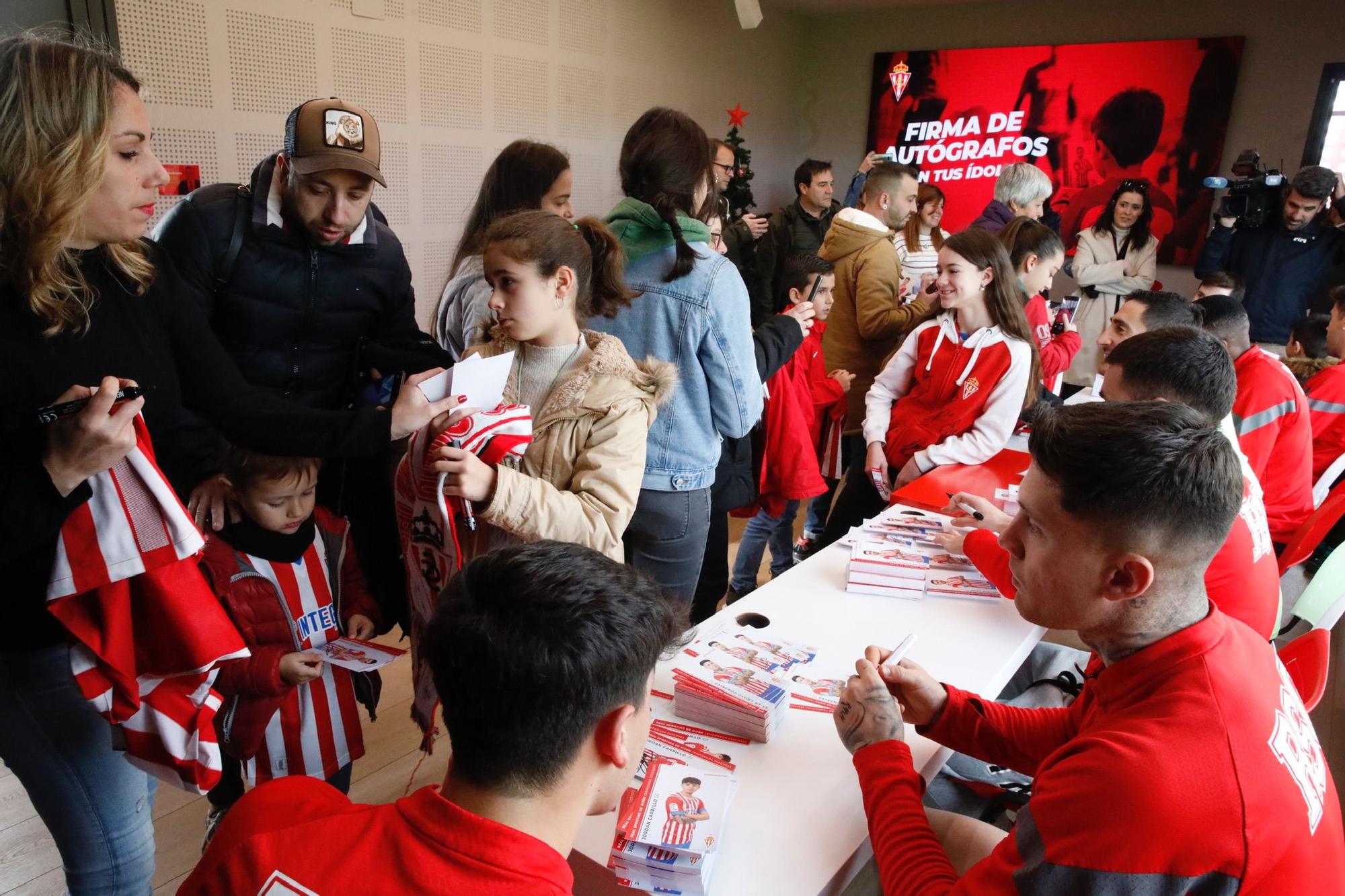 En imágenes: Así fue el encuentro entre aficionados y jugadores del Sporting