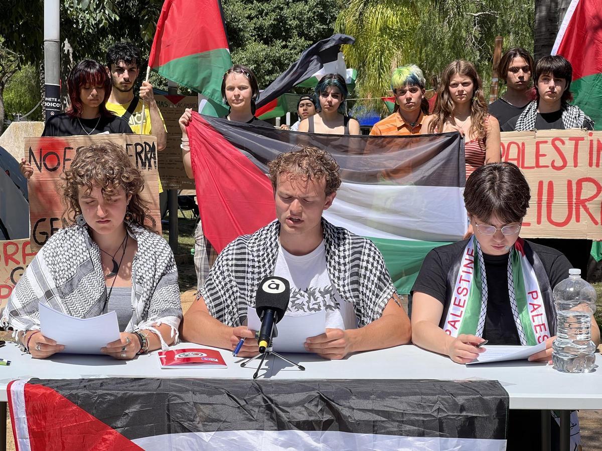 Comparecencia ante los medios de comunicación de la Acampada Palestina UPV en el Campus de Vera (València).