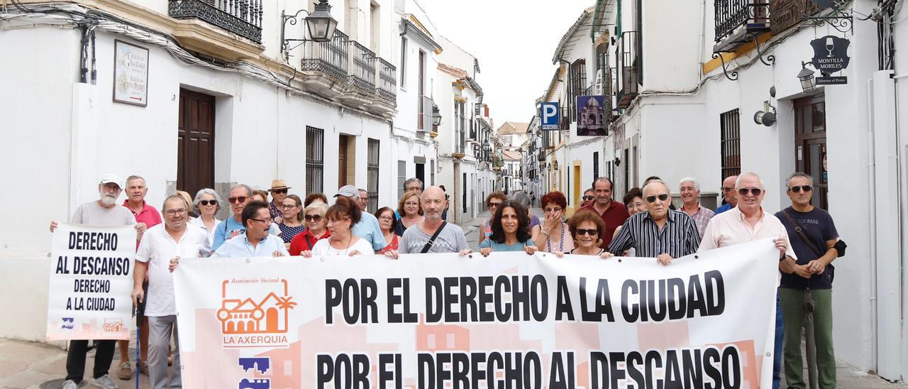 Concentración de los vecinos del Casco por el derecho al descanso.