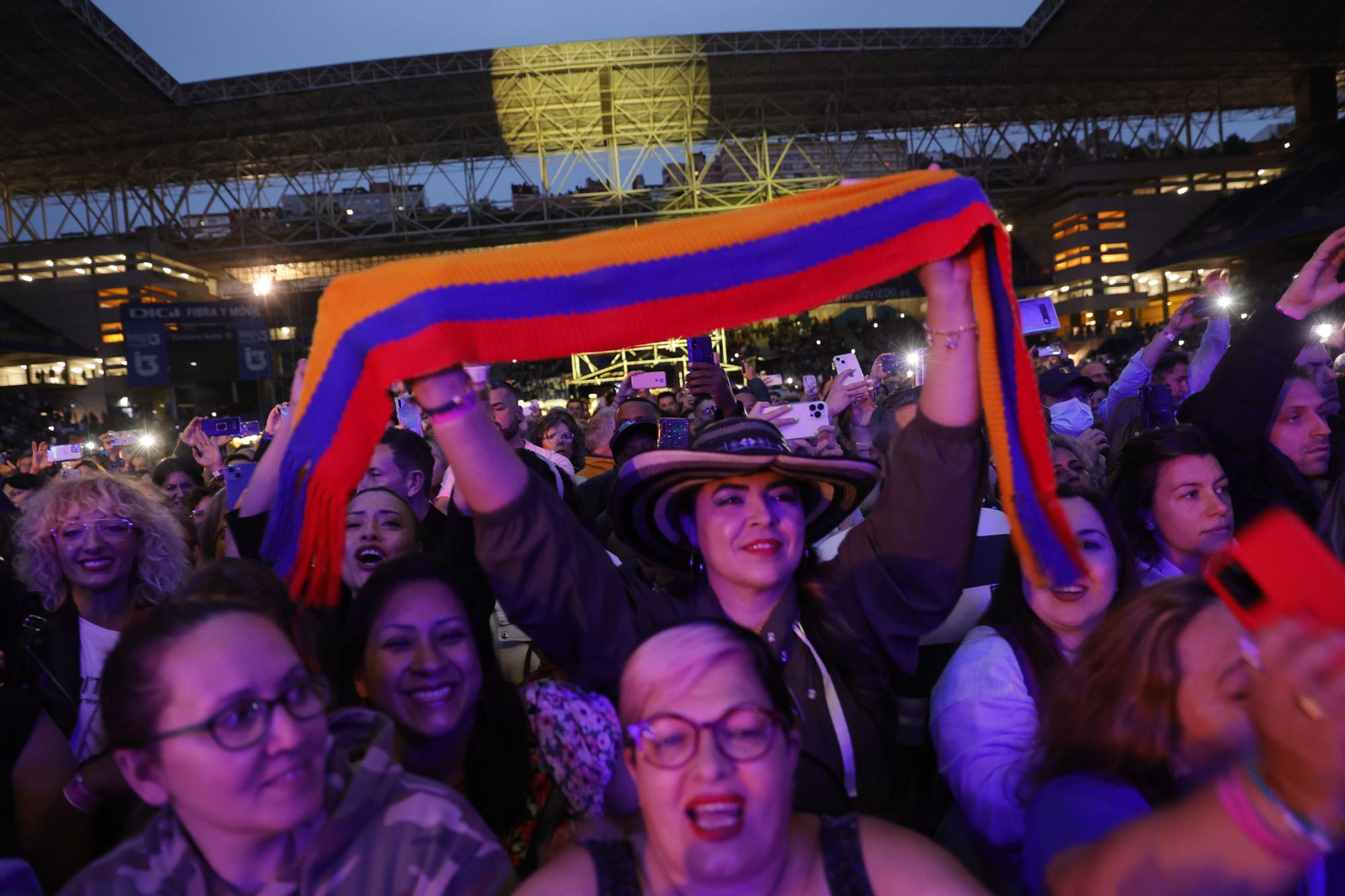 La espera "valió la pena": Marc Anthony parte caderas en Oviedo a ritmo de salsa