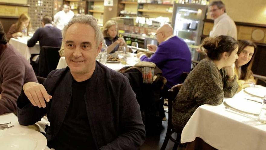 Ferran Adrià, anoche, en la sidrería donde cenó.