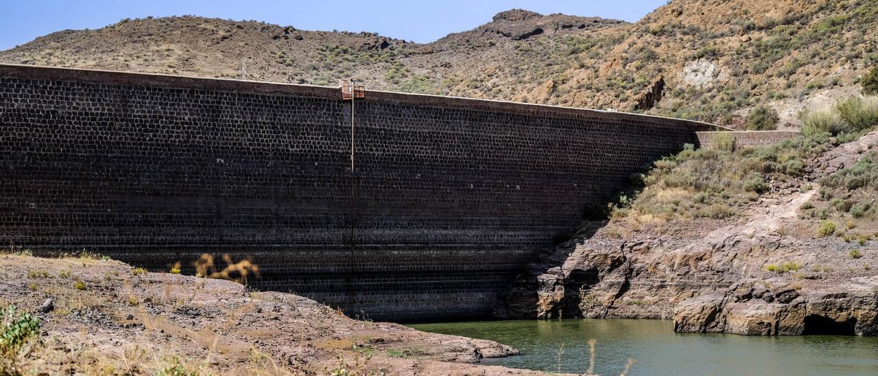 Muro de la presa de Chira el pasado mes de octubre.