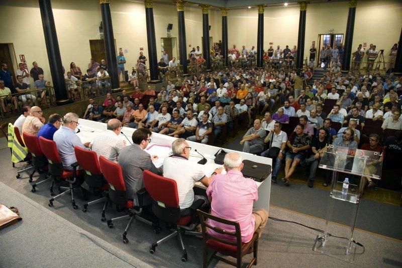 Las mejor imágenes de la jornada de movilización del taxi en Zaragoza