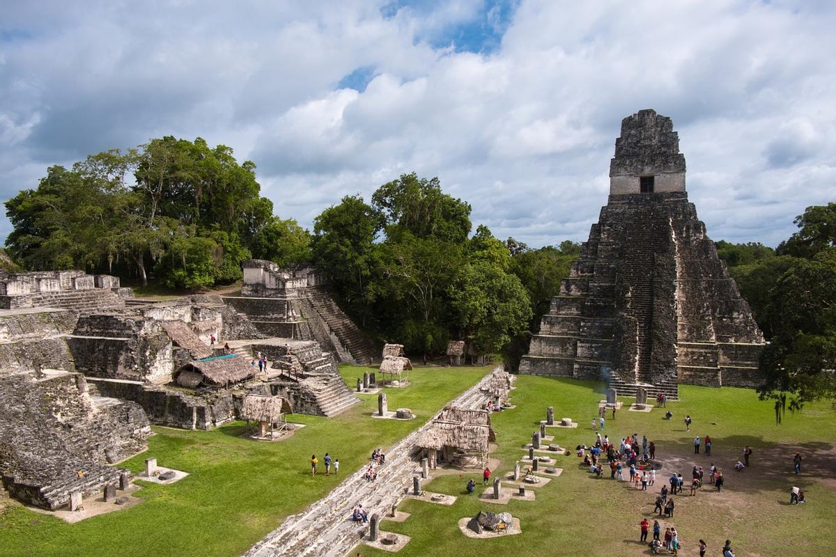 Las pirámides mayas de Guatemala son uno de los imprescindibles que no puedes perderte.