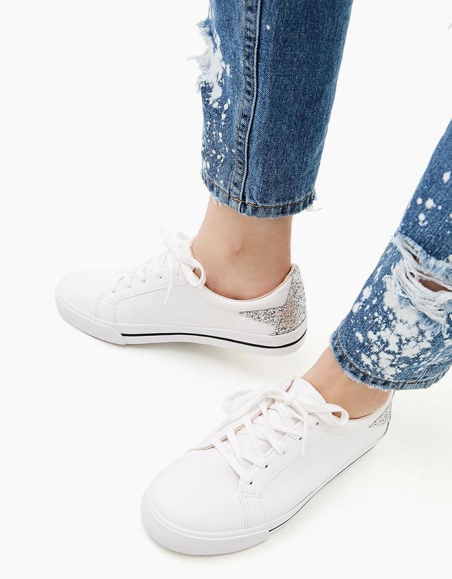 Las estrellas son las reinas del estampado: zapatillas de Bershka