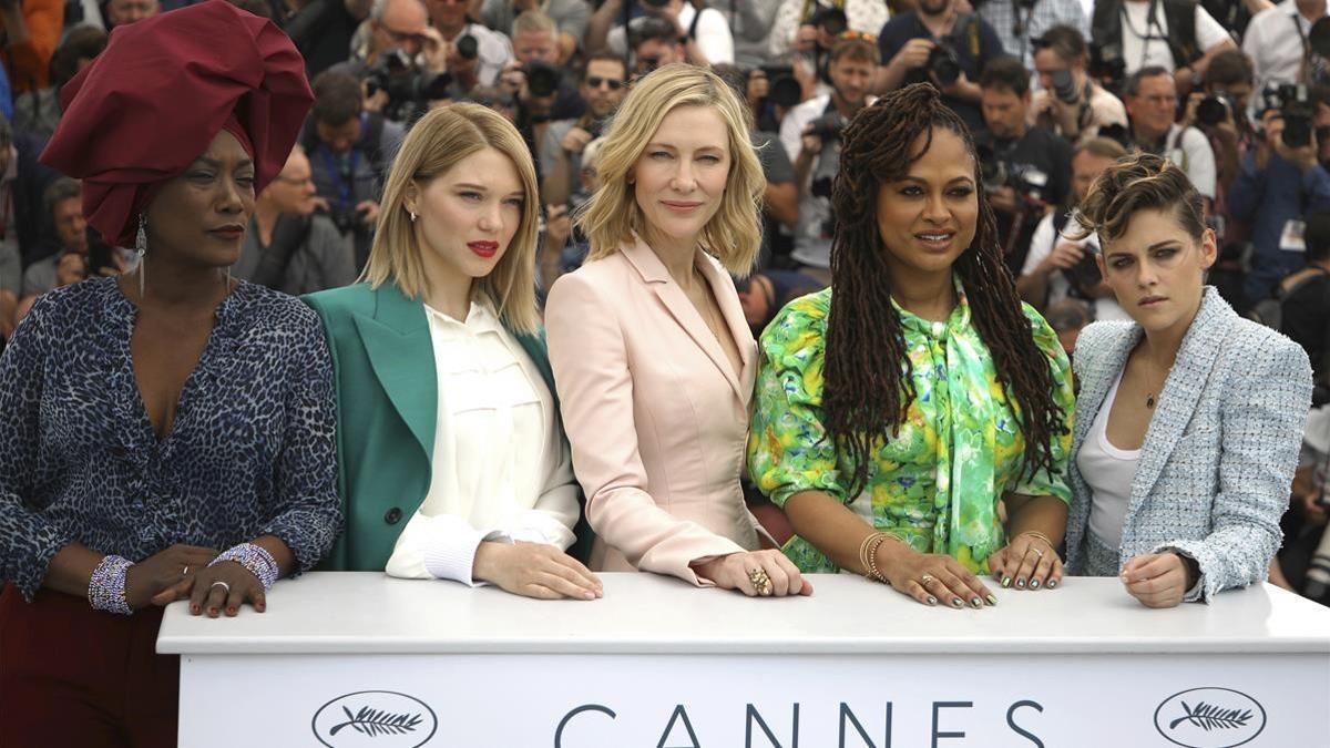 De izquierda a derecha, Khadja Nin, Lea Seydoux, Cate Blanchett, Ava Duvernay y Kristen Stewart, miembros del jurado del Festival de Cannes, este martes.