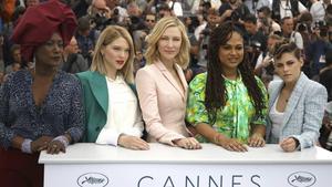 De izquierda a derecha, Khadja Nin, Lea Seydoux, Cate Blanchett, Ava Duvernay y Kristen Stewart, miembros del jurado del Festival de Cannes, este martes. 