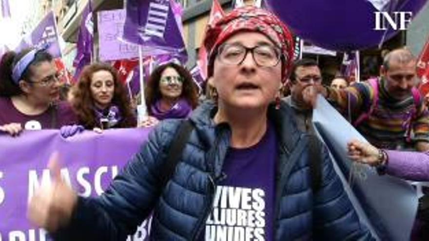 Más de 300 personas recorren el centro de Alicante para llamar a la huelga feminista