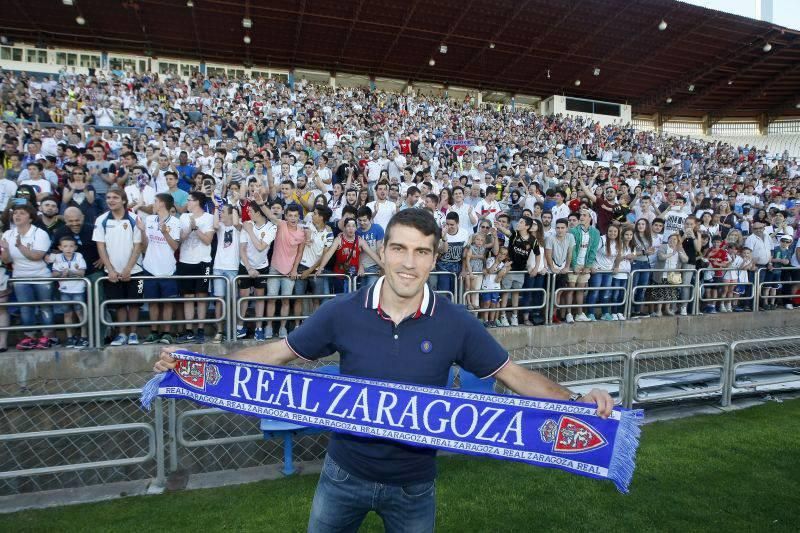 Presentación de Zapater en la Romareda