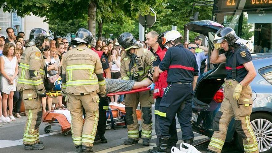 Dos mujeres heridas tras la colisión entre un turismo y un autobús en Plaza España