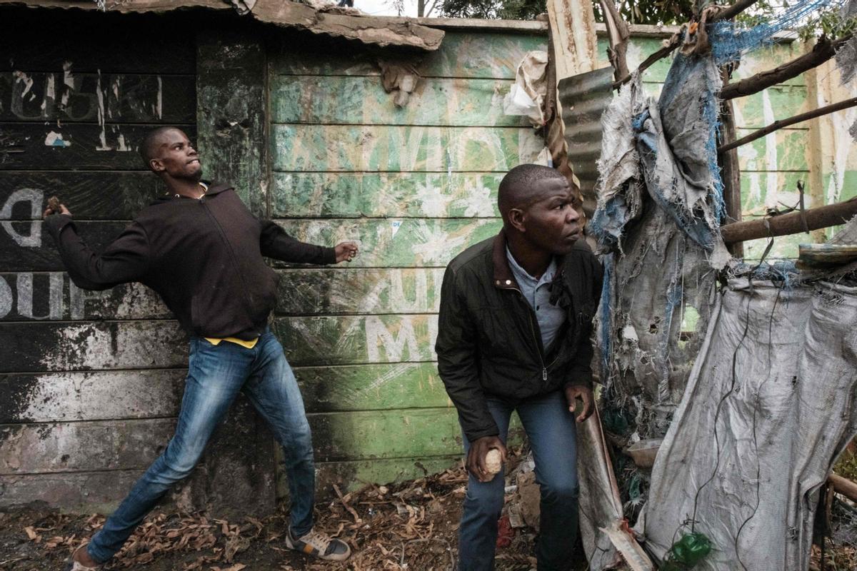 Protesta masiva convocada por el líder de la oposición Raila Odinga, afirma que le robaron las últimas elecciones presidenciales de Kenia y culpa al gobierno por el aumento del costo de vida en Nairobi.