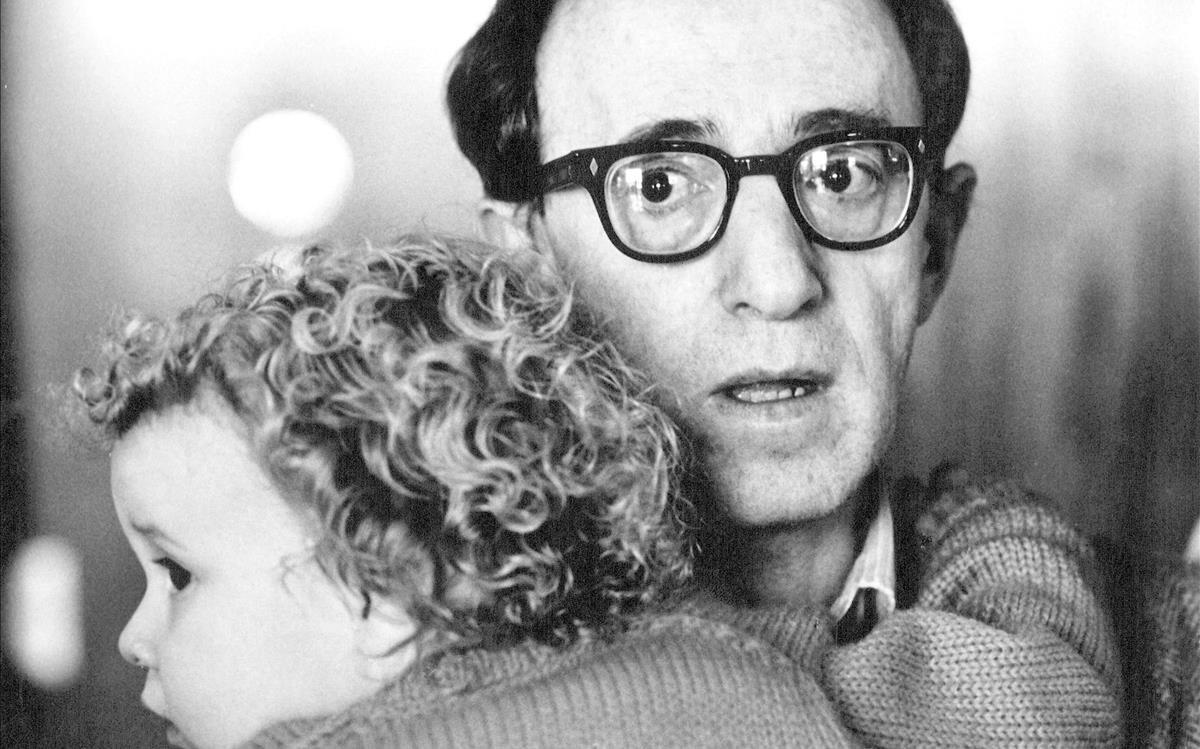 El hijo adoptivo de Woody Allen sale en defensa de su padre