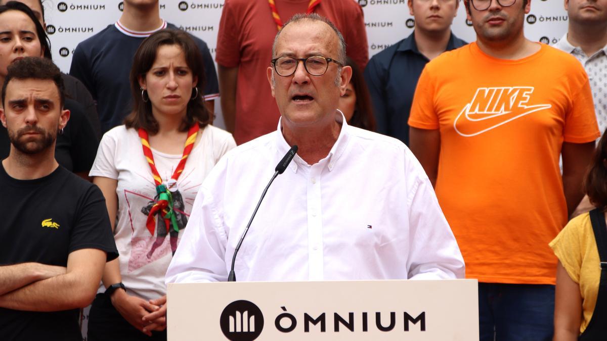 Òmnium presenta una querella per les infiltracions de la Policia Nacional en organitzacions juvenils independentistes