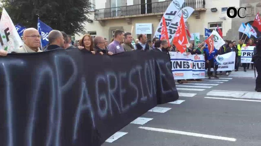 Protesta de funcionarios de prisiones frente a la Delegación del Gobierno