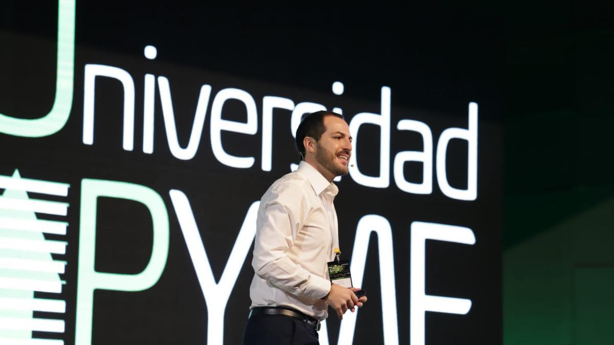 Gonzalo Franco Garro, director de formación y transformación digital de la Fundación Industrial de Navarra durante la conferencia &#039;Soluciones para valuación y capacitación digital&#039;.