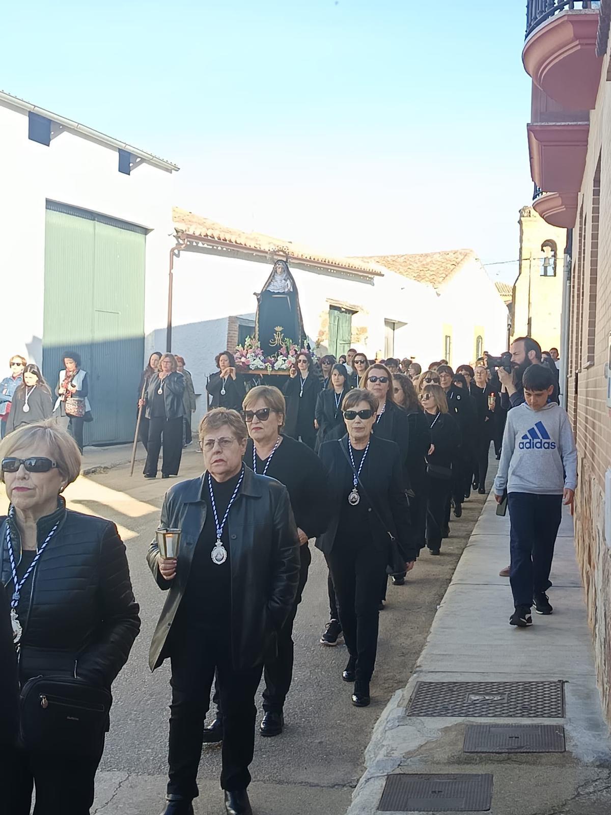 GALERÍA| La procesión de La Soledad de Manganeses de la Lampreana en imágenes