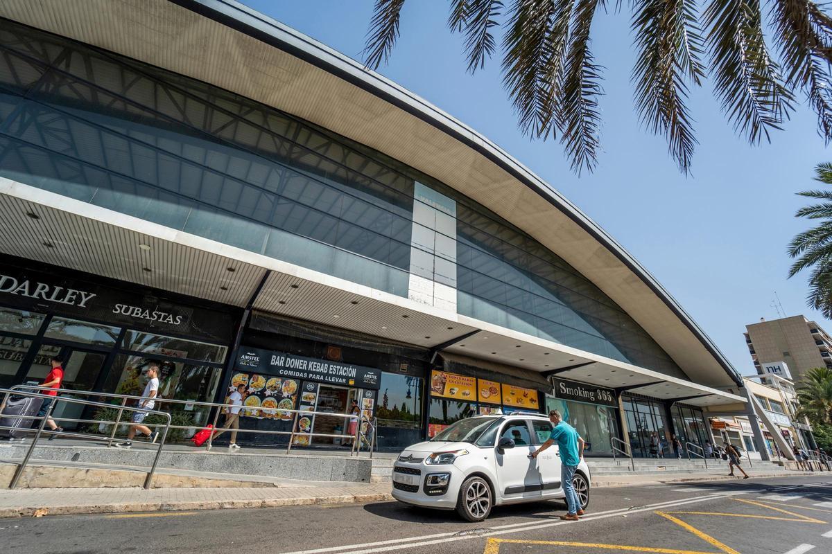 Estación de autbuses de València, pendiente de reforma o traslado.