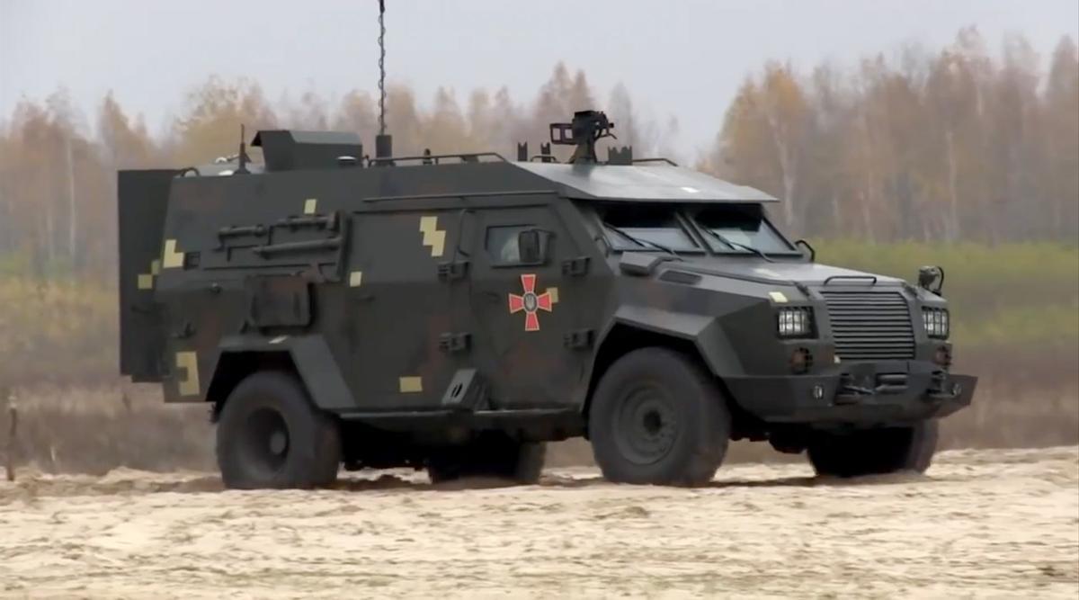 El mortero español Alakran, disparando en un campo de tiro ucraniano. Fragmento de un vídeo difundido por el Consejo Nacional de Defensa de Ucrania en noviembre de 2018.