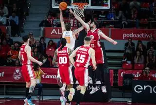 Hughes lidera la victòria del Bàsquet Girona a Saragossa (90-94)