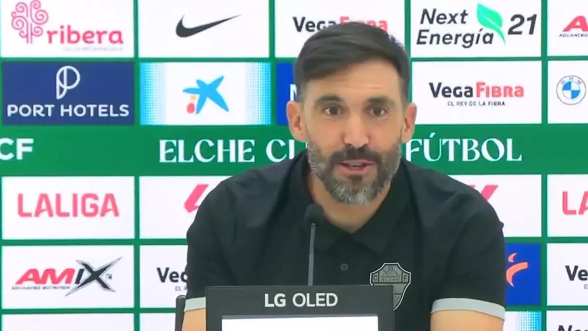 Sarabia vive su debut en Primera con el Elche con "máxima ilusión y máxima felicidad"