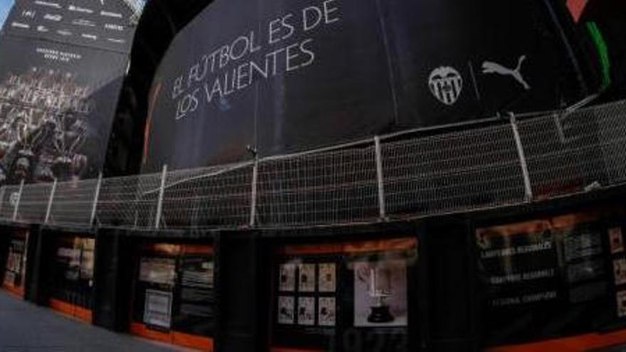 Italia prohibirá el viaje de aficionados que provocó el cierre de Mestalla