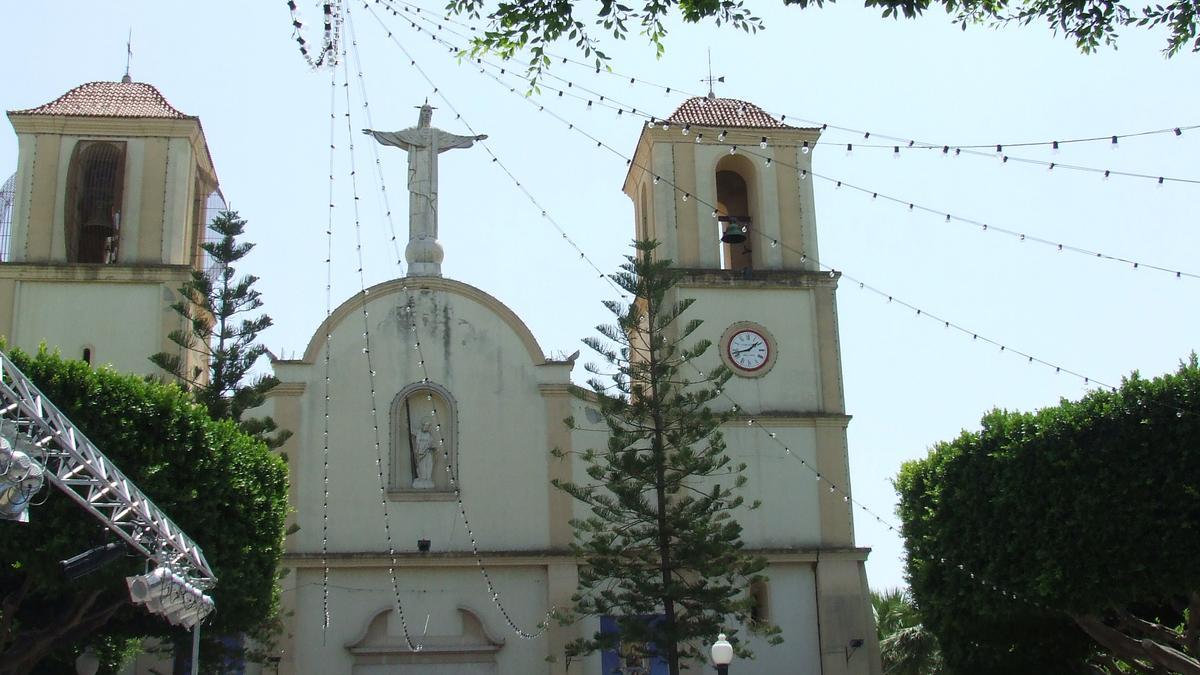 Imagen de archivo de la iglesia de San Andrés de Almoradí.