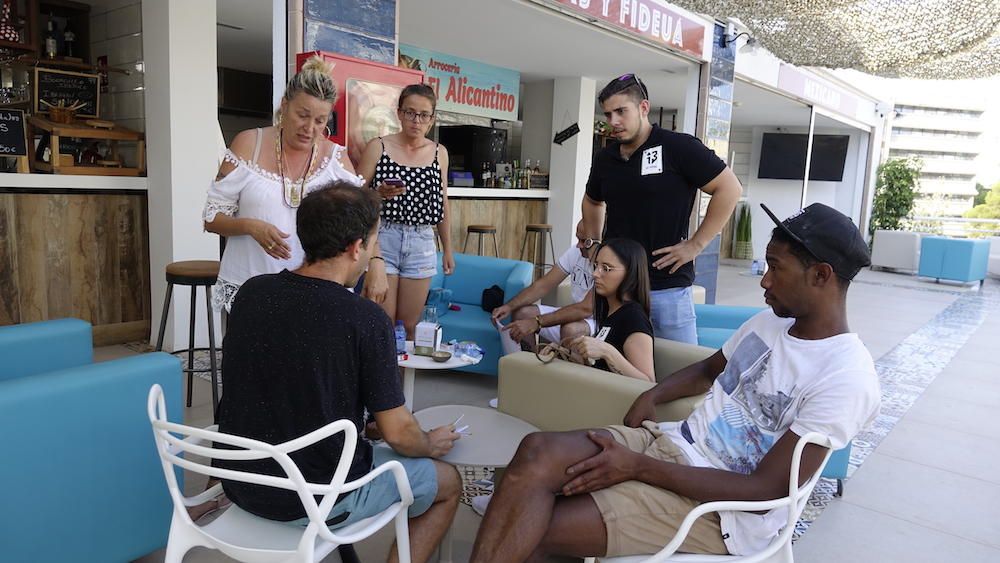 Protestas contra los dueños del mercado gastronómico de Calvià