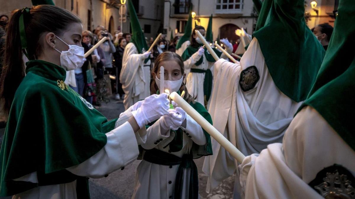Más de 600 cofrades recorrieron ayer las calles de Palma. | B.RAMON