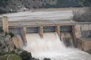 Primer desembalse del año en Zamora: Un alivio para la gran avenida del Duero