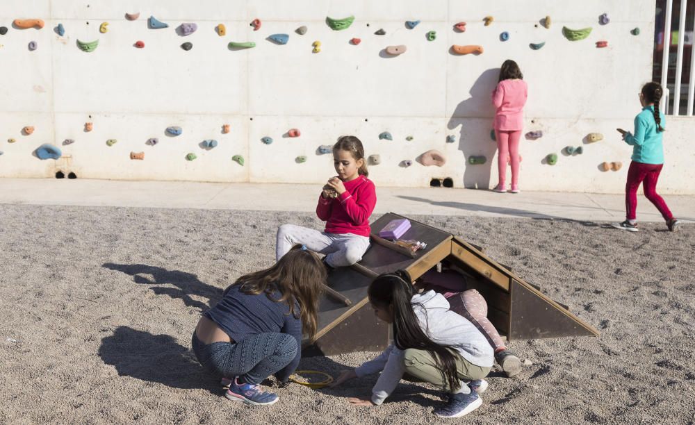 Patio inclusivo del CEIP Enric Soler i Godes