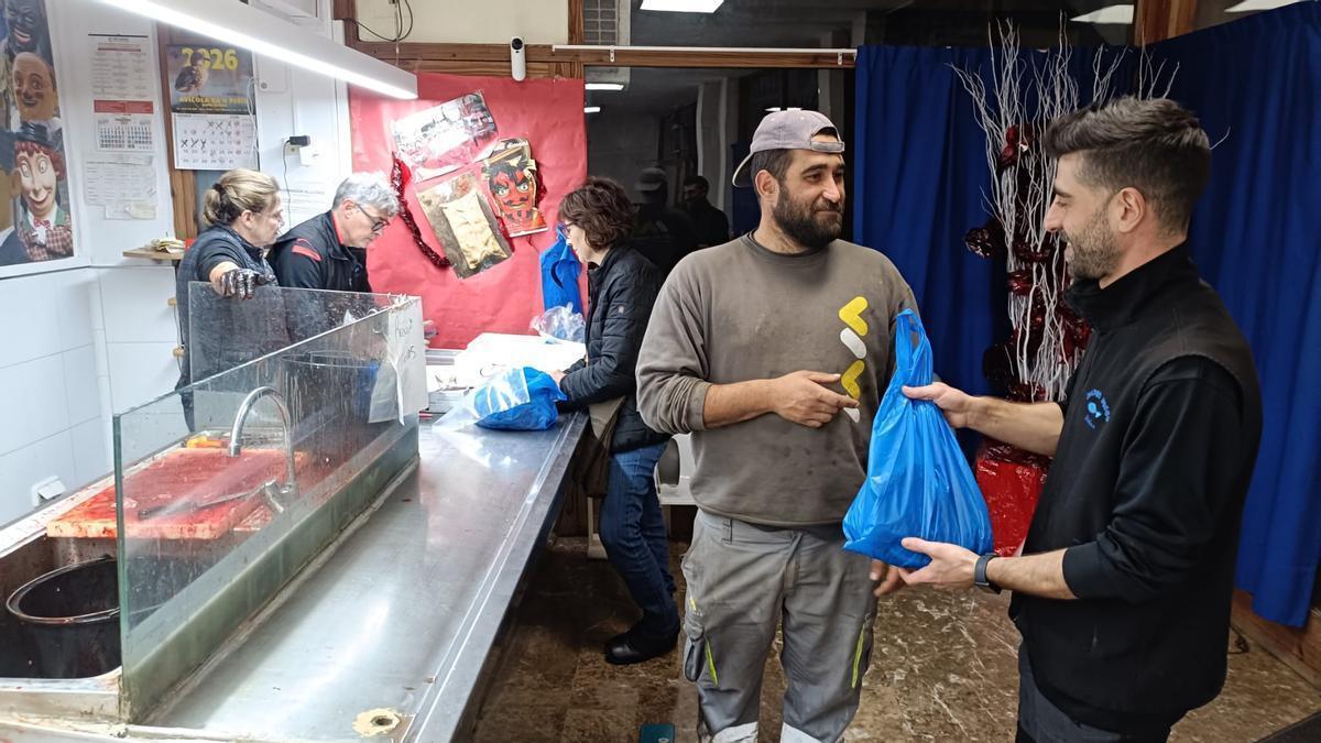 FOTOS | La pescadería de sa Pobla, Ca na Foc, sirve 1.700 kilos de anguilas