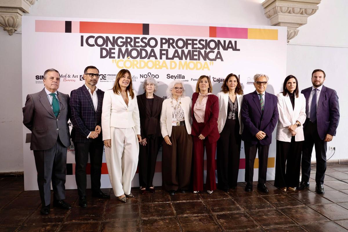 Autoridades y ponentes en la inauguración del 1º Congreso Profesional de Moda Flamenca ‘Córdoba DModa’ en la Diputación de Córdoba.