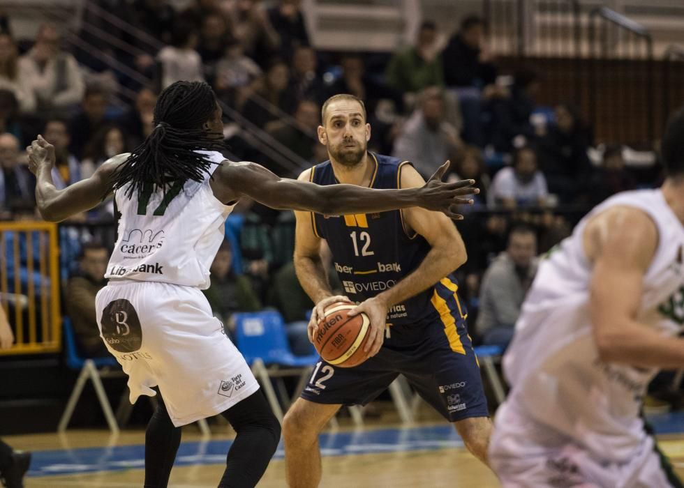 La victoria (82-62) del Oviedo al Cáceres