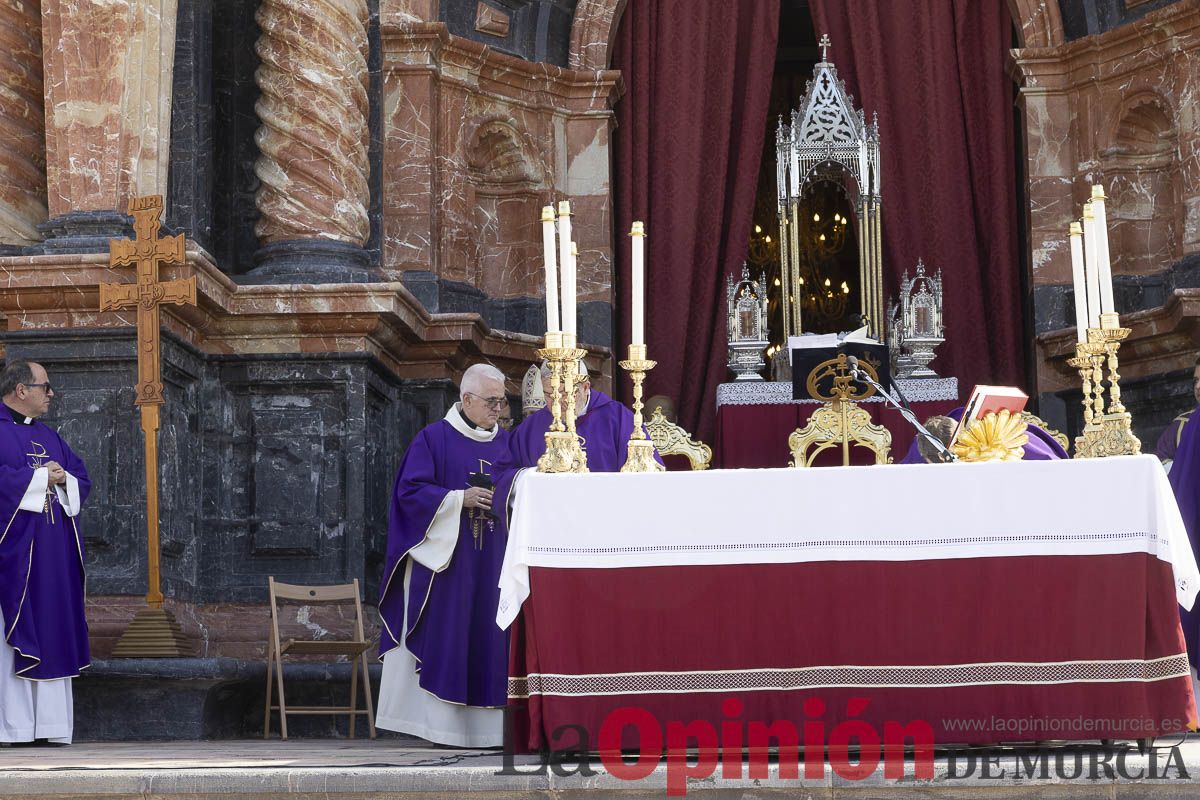 La vicaría de Cartagena, la UCAM, junto a asociaciones y peregrinos de toda España se ponen a los pies de la Vera Cruz