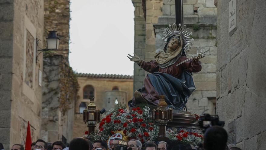 La Cofradía de la Vera Cruz de Cáceres cambia su puesta en escena este Jueves Santo para arrancar la procesión de forma inédita
