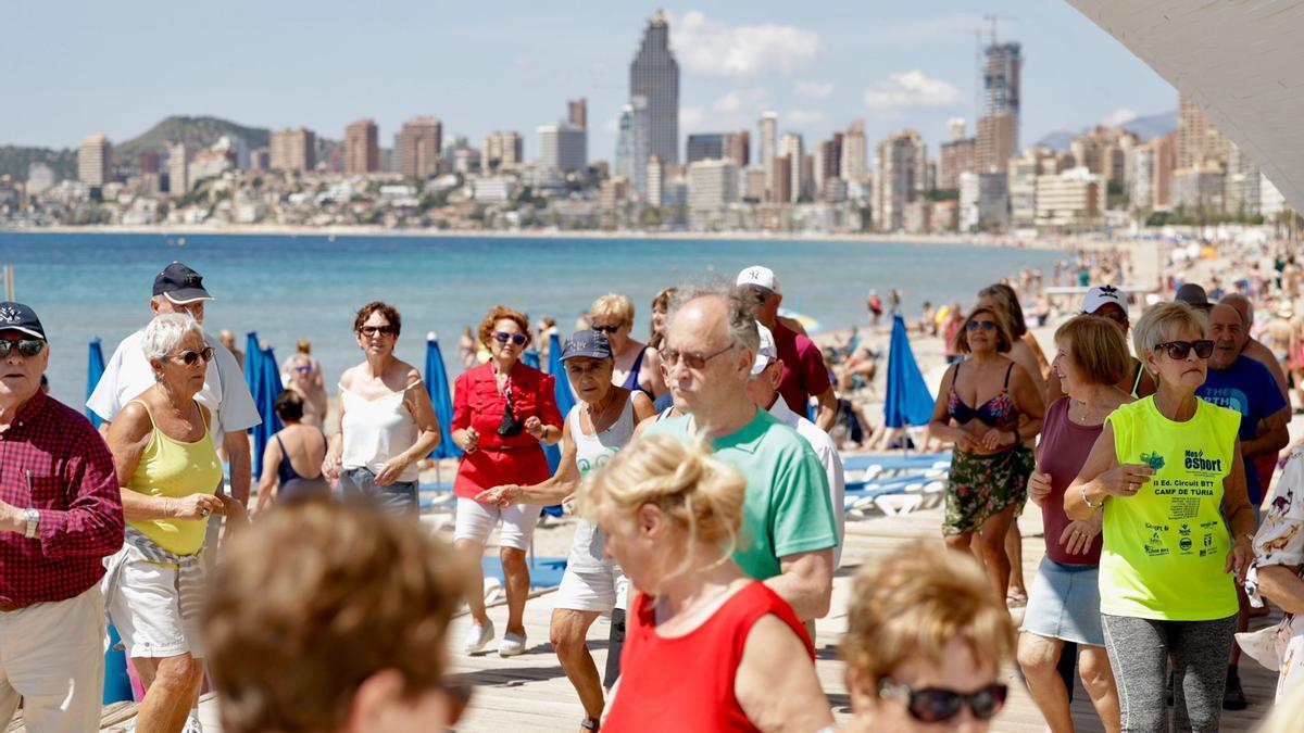 La playa de Poniente de Benidorm este viernes.