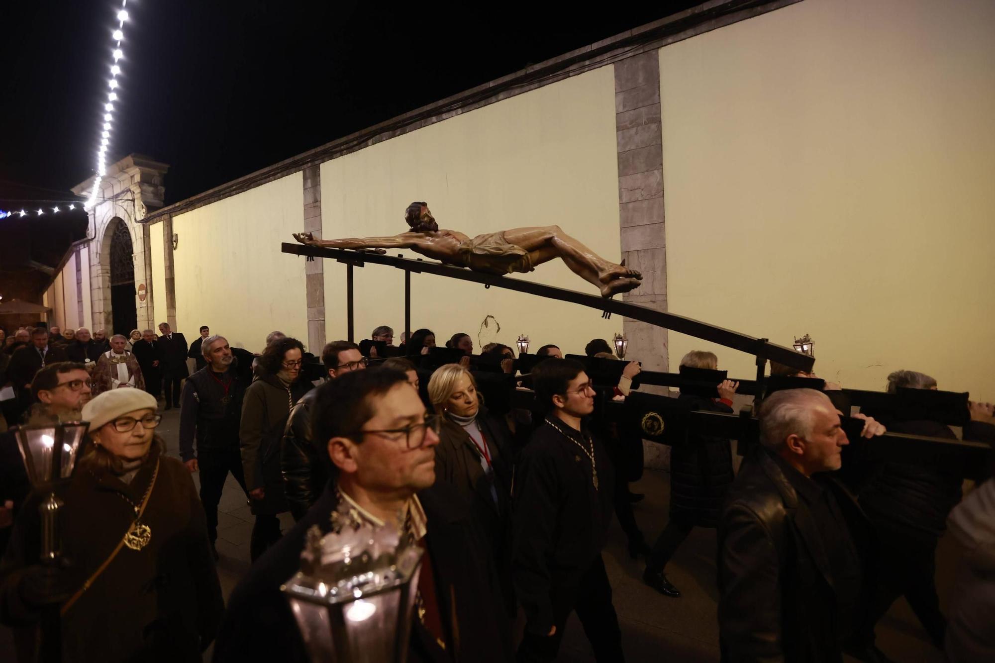 EN IMÁGENES: Vía Crucis de la Junta de Hermandades y Cofradías de Oviedo