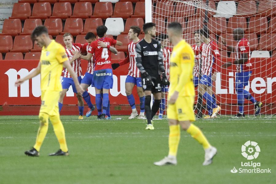 Partido de la Liga Smartbank entre el Sporting y el Málaga CF